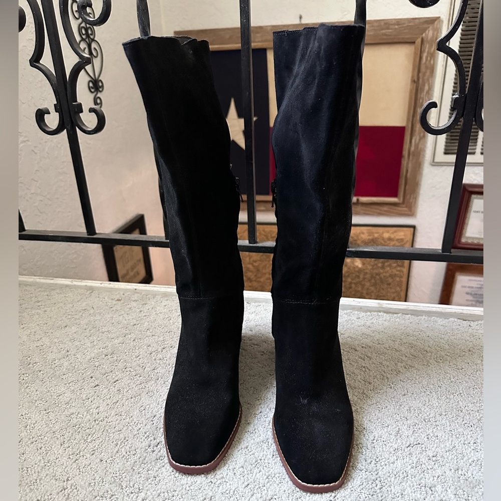Crown Vintage Ravvi suede boot-Size 8M.  NWOT-Never worn.
